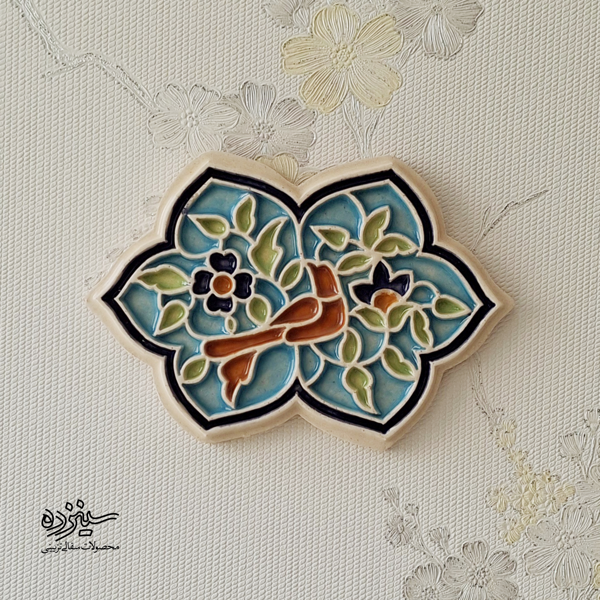 سفال برجسته لعابدار دیوار کوب، طرح