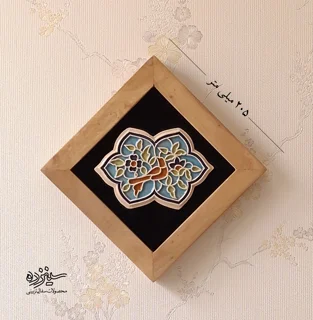 سفال برجسته لعابدار دیوار کوب، طرح "گل و مرغ"